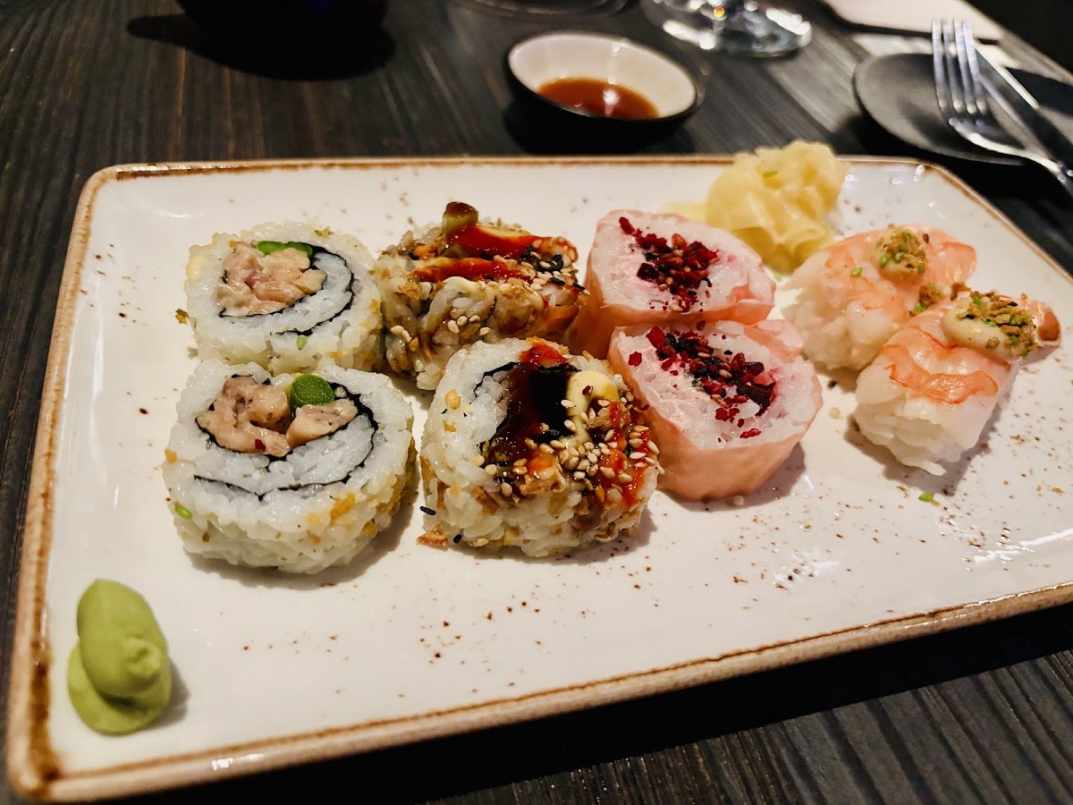 John-Lee Burgers & Sushi Photos 2